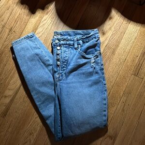 Good American button up skinny jeans